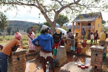Une image contenant habits, plein air, personne, ciel

Le contenu g&eacute;n&eacute;r&eacute; par l&rsquo;IA peut &ecirc;tre incorrect.