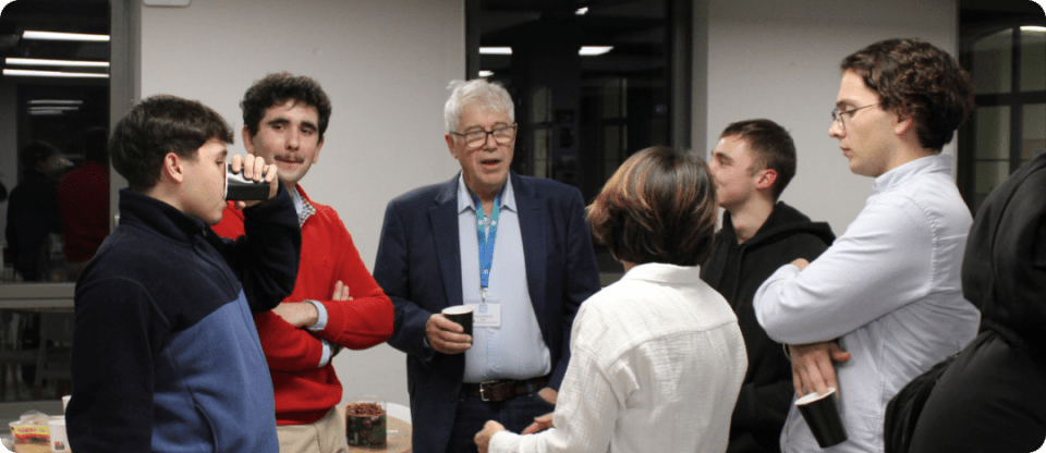 Un pot entre étudiants, Alumni et bénévoles