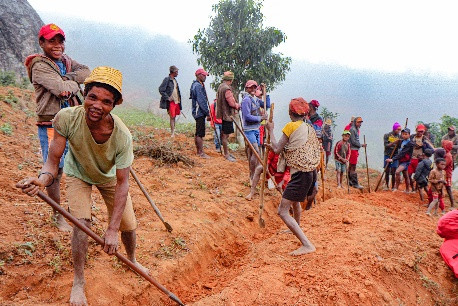 Une image contenant plein air, ciel, habits, personne

Le contenu g&eacute;n&eacute;r&eacute; par l&rsquo;IA peut &ecirc;tre incorrect.